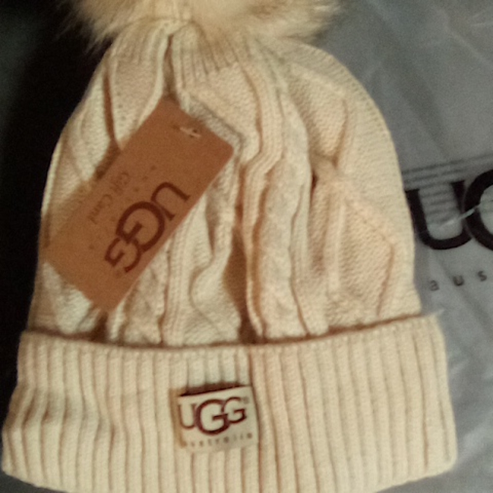 UGG pom pom beanie